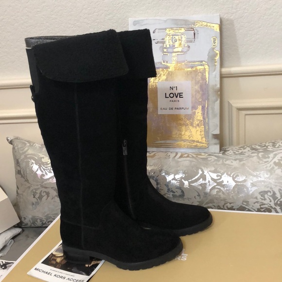 New in Box Michael Kors Boots Fold over 8 - Picture 3 of 9